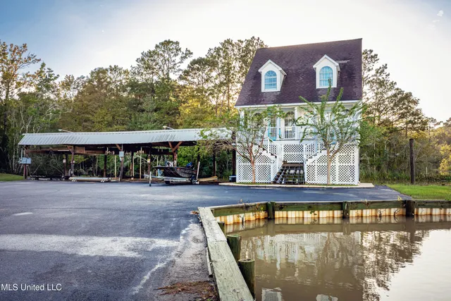 $1,800 | 1102 Stanfield Point Road, Unit A, Gautier, MS 39553