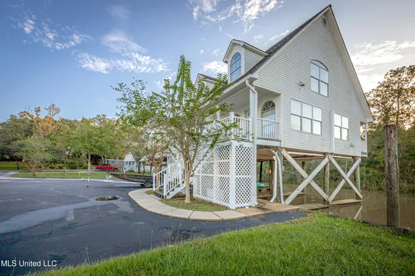 $1,800 | 1102 Stanfield Point Road, Unit A, Gautier, MS 39553