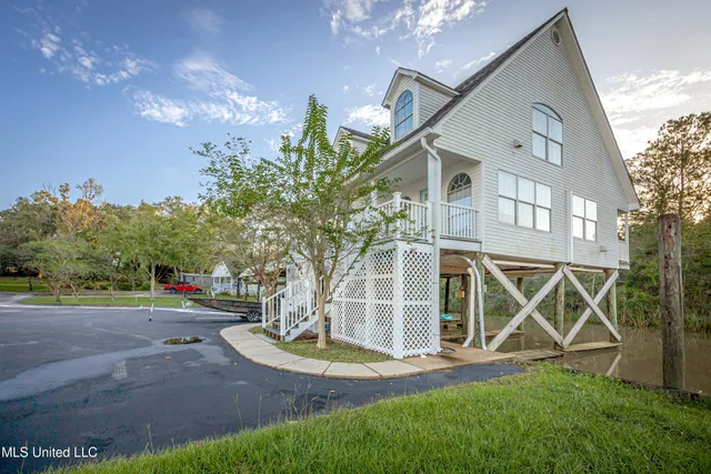 $1,800 | 1102 Stanfield Point Road, Unit A, Gautier, MS 39553