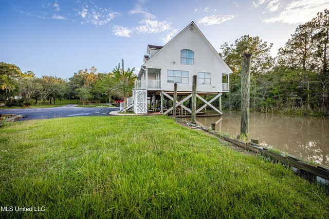 $1,800 | 1102 Stanfield Point Road, Unit A, Gautier, MS 39553