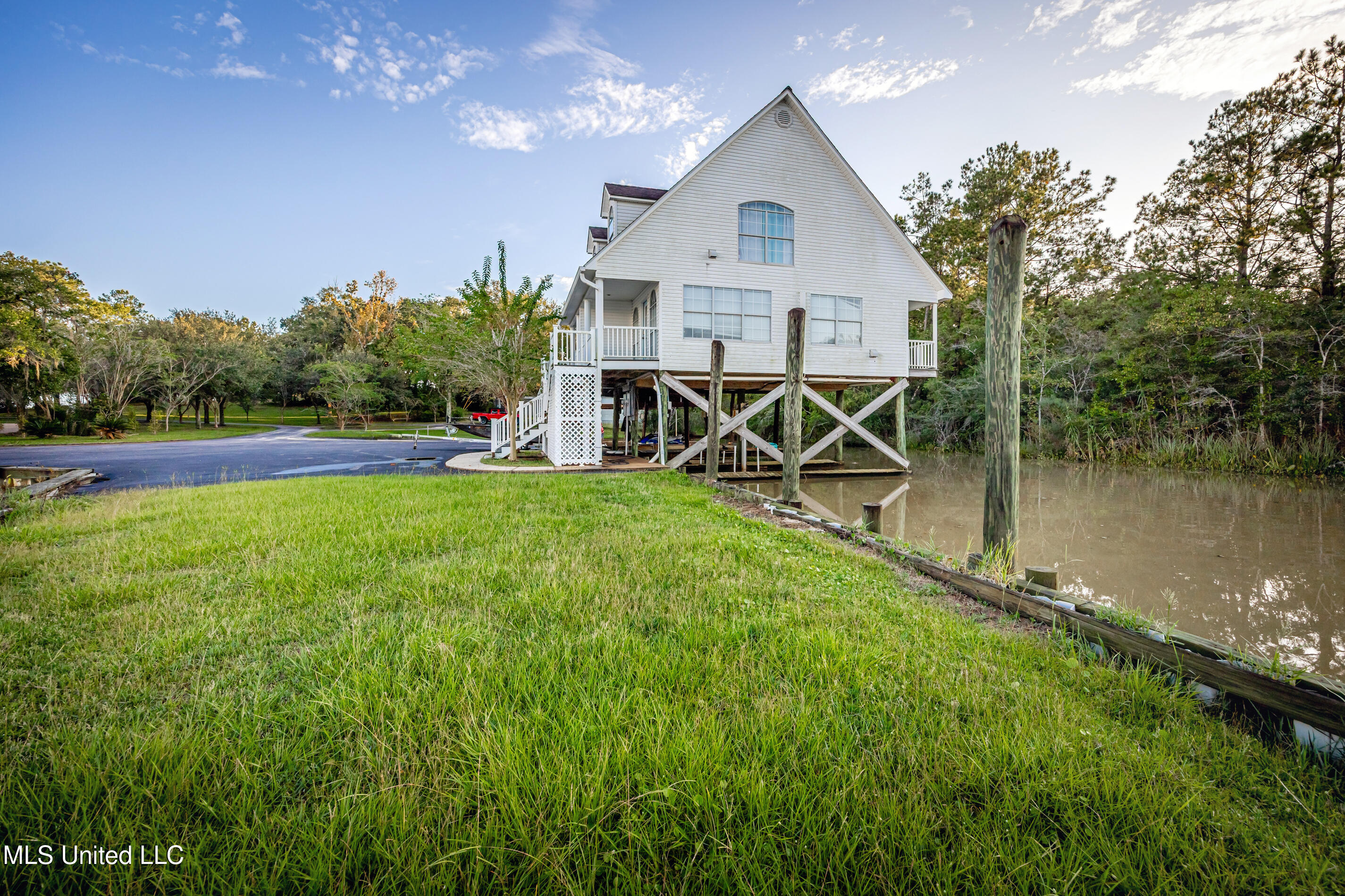 1102 Stanfield Point Road, Unit A Gautier, MS 39553 - Photo 7 of 53 IMG_2829