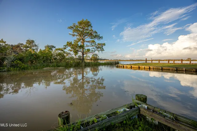 $1,800 | 1102 Stanfield Point Road, Unit A, Gautier, MS 39553