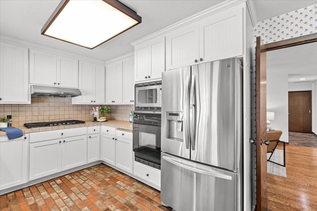 5726 Shelldrake Court Stockton, CA 95207 - Photo 45 of 89 a kitchen with granite countertop stainless steel appliances a refrigerator and cabinets