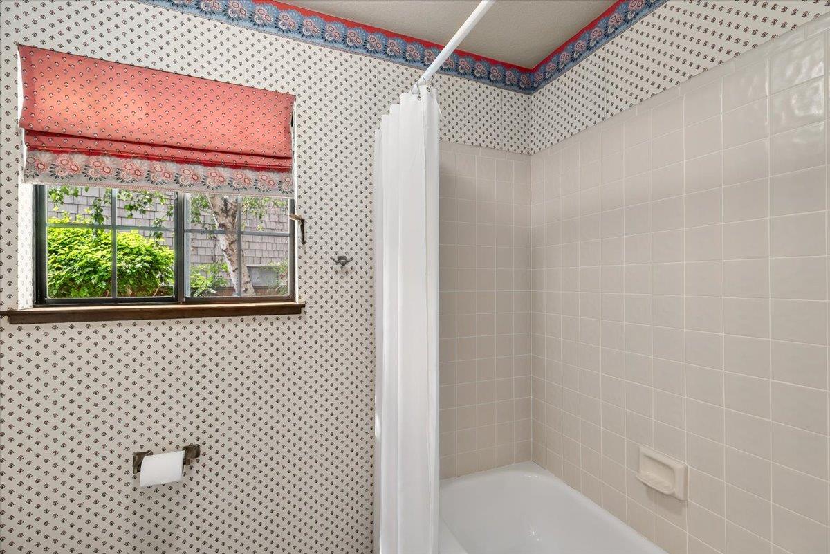 5726 Shelldrake Court Stockton, CA 95207 - Photo 67 of 89 a bathroom with a bathtub and a shower