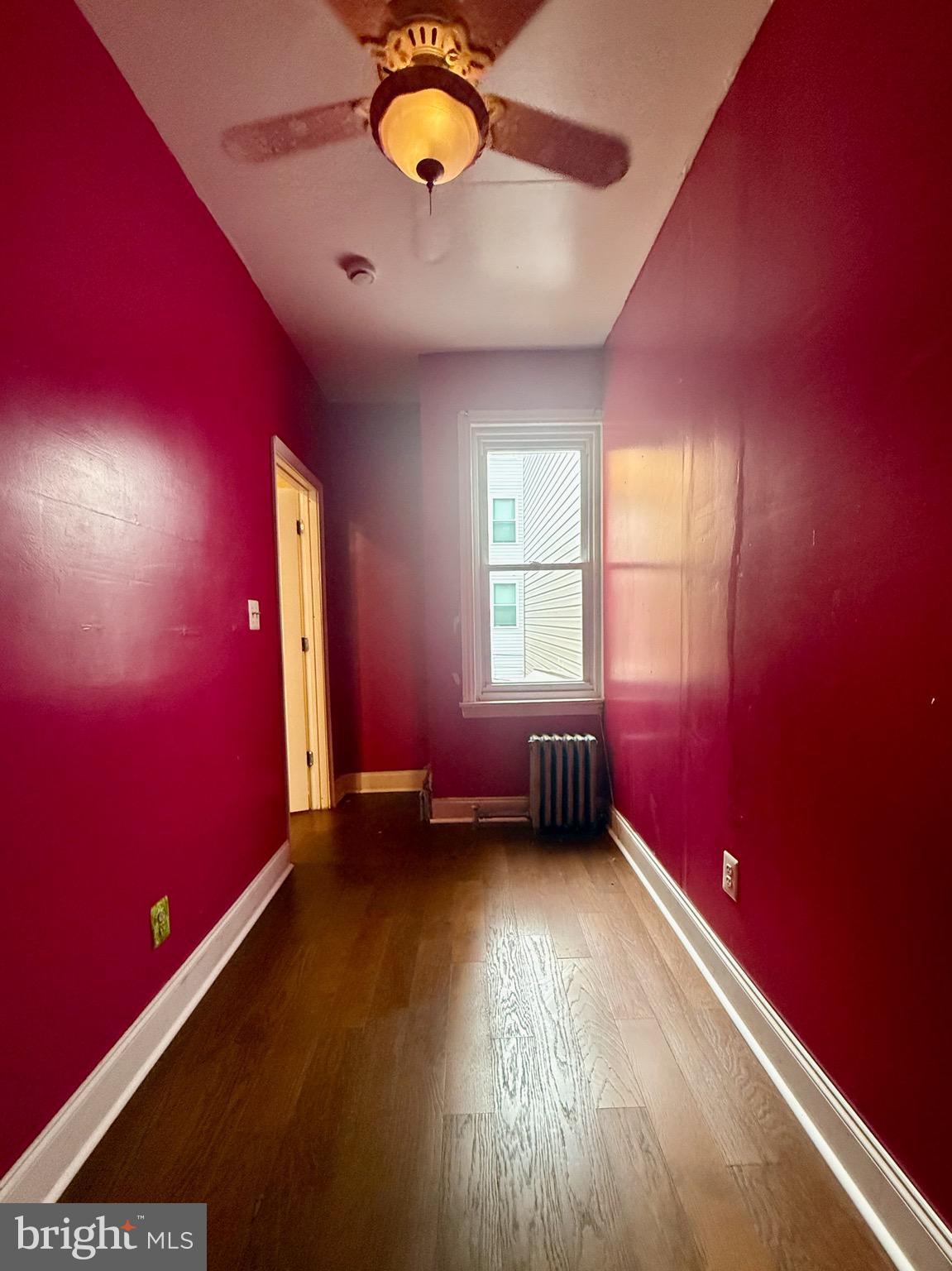 2512 North Front Street Philadelphia, PA 19133 - Photo 20 of 33 an empty room with windows