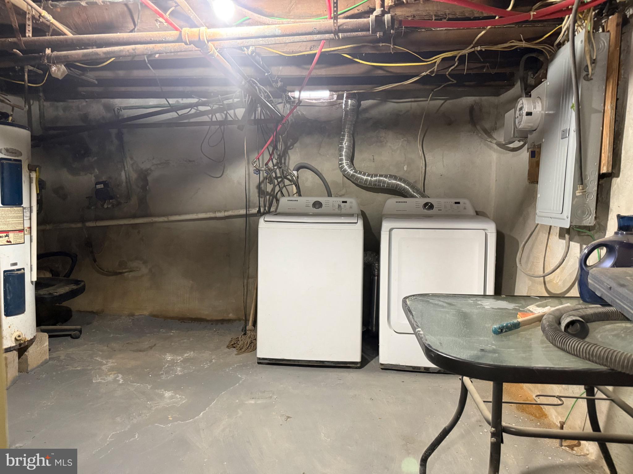 2512 North Front Street Philadelphia, PA 19133 - Photo 27 of 33 a utility room with dryer and washer