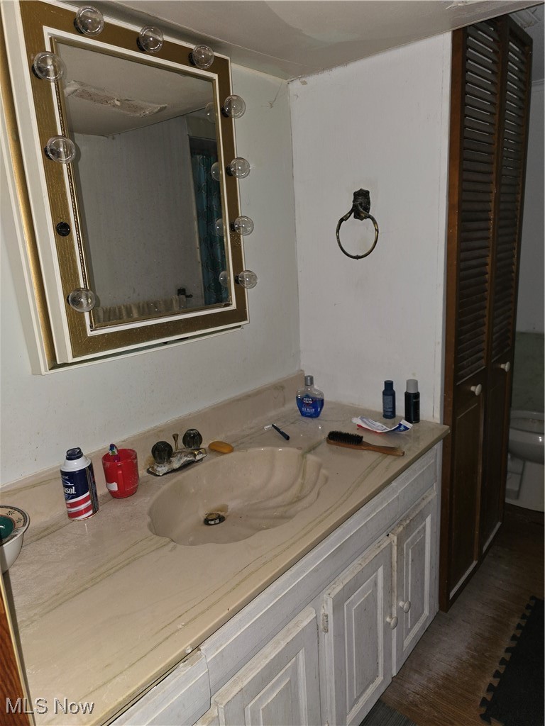 1516 Scenic Way Akron, OH 44310 - Photo 10 of 10 Bathroom with vanity and toilet