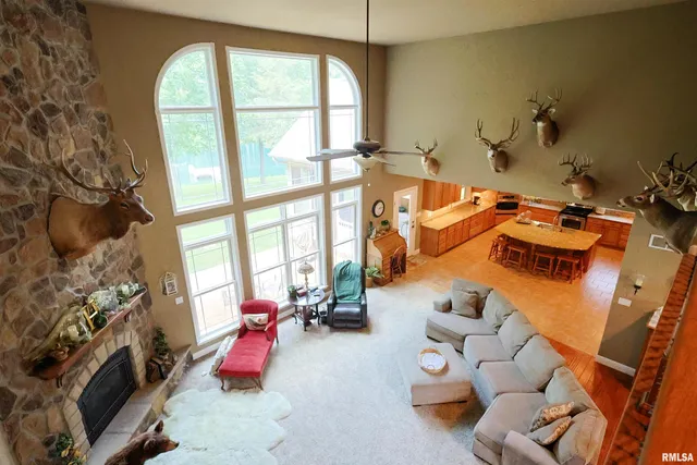 $750,000 | 4331 County Road 1225 East, Salem, IL 62881