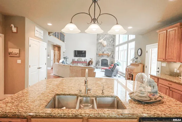 $750,000 | 4331 County Road 1225 East, Salem, IL 62881