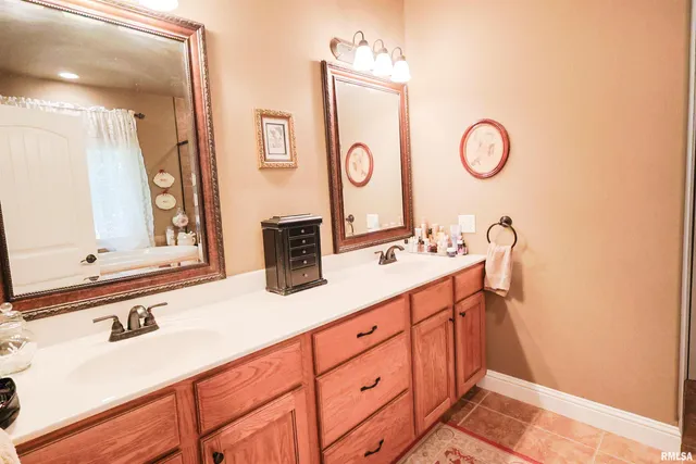 $750,000 | 4331 County Road 1225 East, Salem, IL 62881