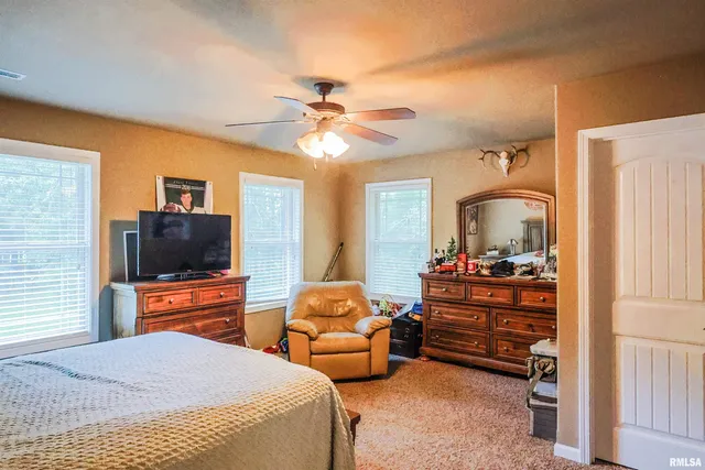 $750,000 | 4331 County Road 1225 East, Salem, IL 62881