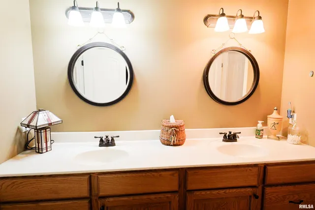 $750,000 | 4331 County Road 1225 East, Salem, IL 62881