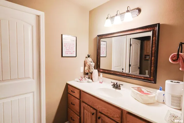 $750,000 | 4331 County Road 1225 East, Salem, IL 62881