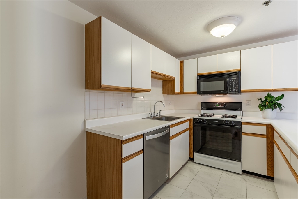 175 Littleton Road, Unit A8 Chelmsford, MA 01824 - Photo 18 of 40 Gallery Image 18
