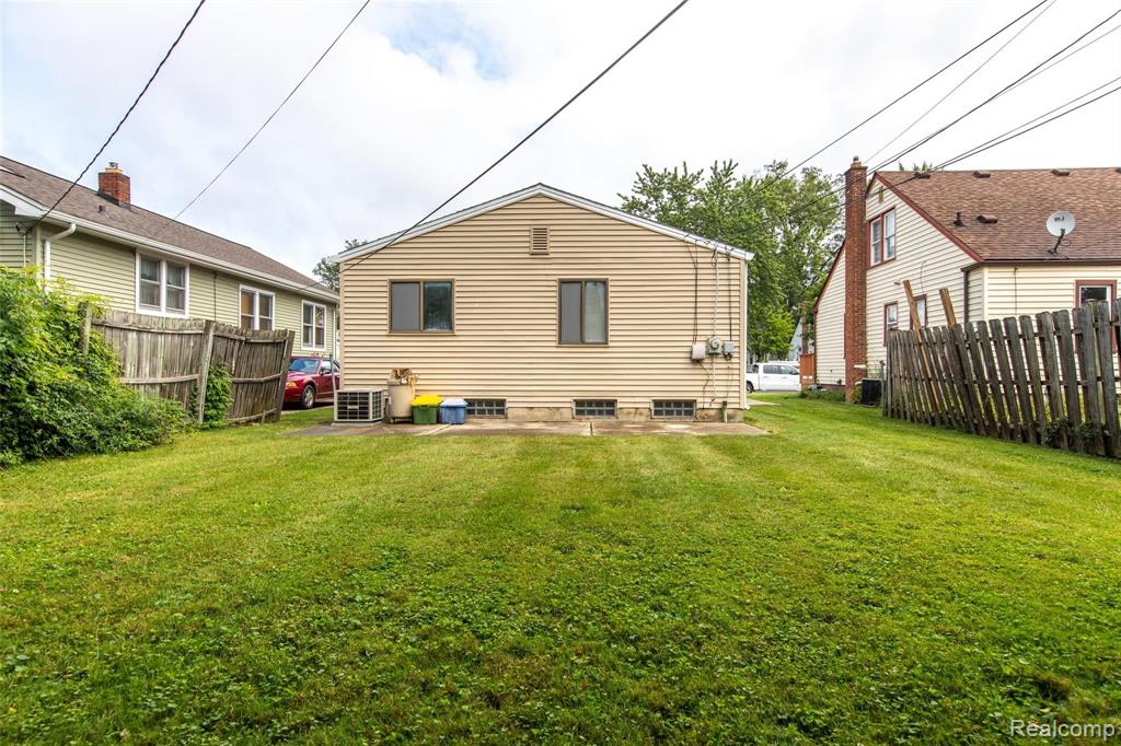 1249 Princeton Road Berkley, MI 48072 - Photo 32 of 38