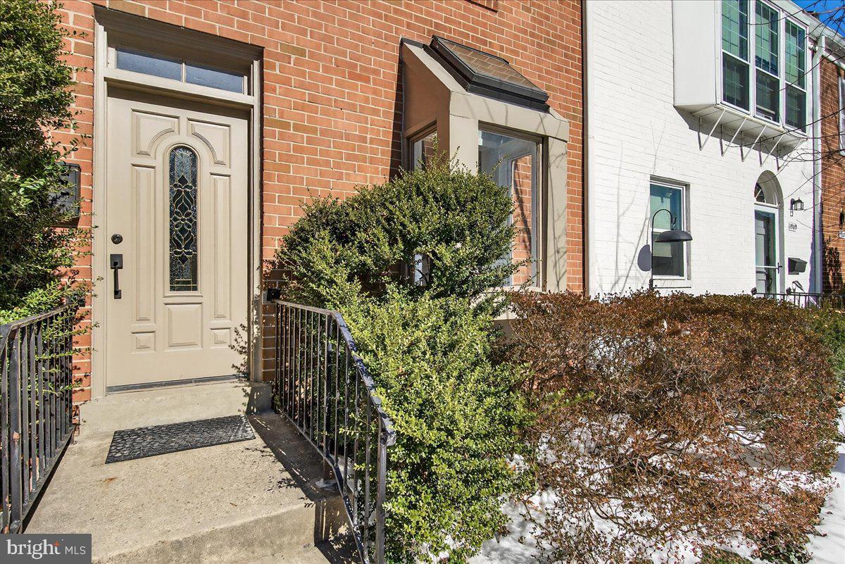 1911 Lyttonsville Road, Unit 1911 Silver Spring, MD 20910 - Photo 4 of 37