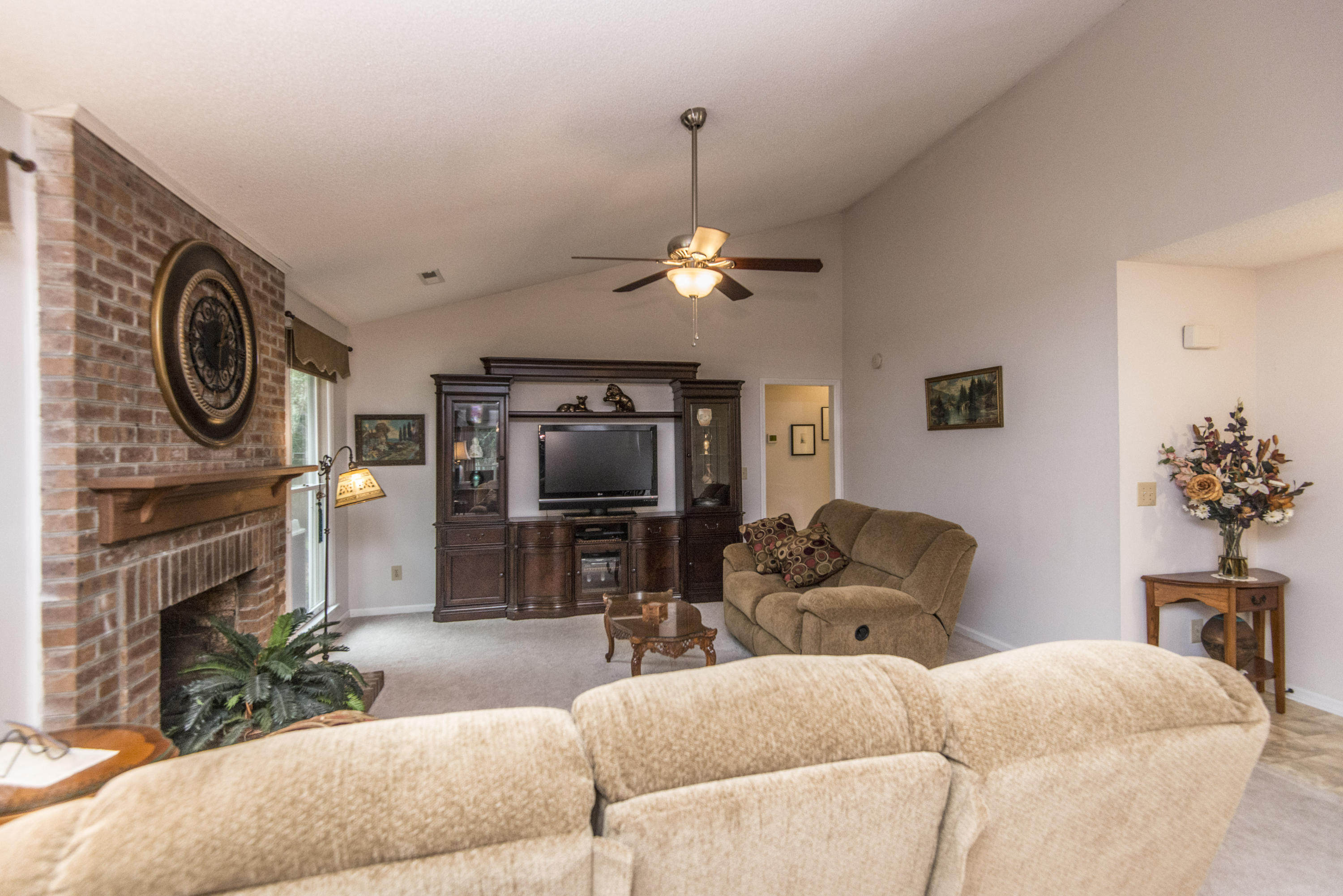 102 Towne Square Road Summerville, SC 29485 - Photo 4 of 51 _DSC3416