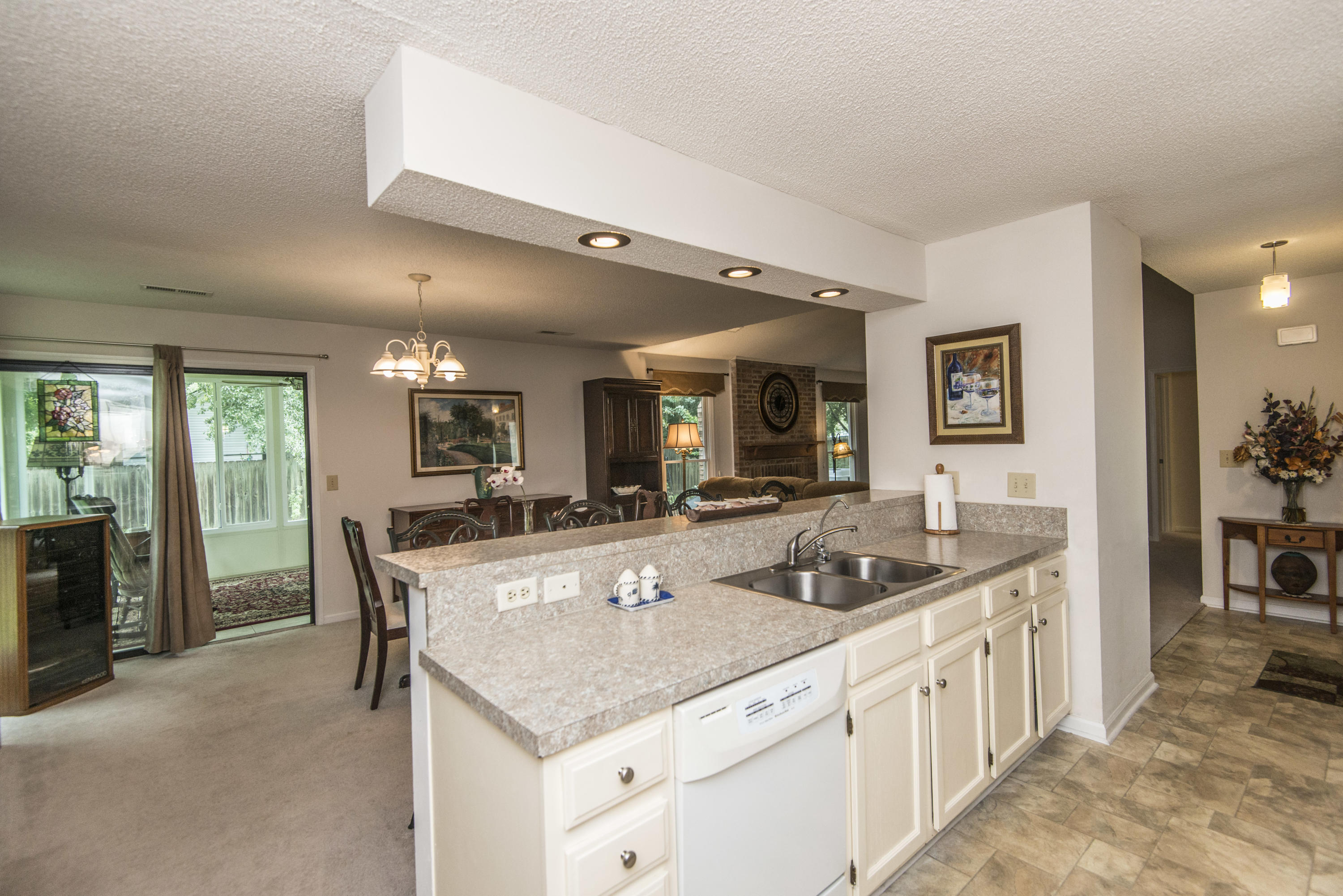 102 Towne Square Road Summerville, SC 29485 - Photo 6 of 51 _DSC3423
