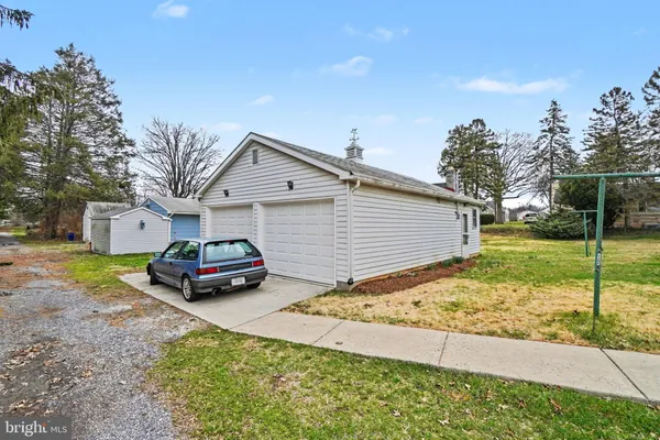 a view of a yard in front of a house