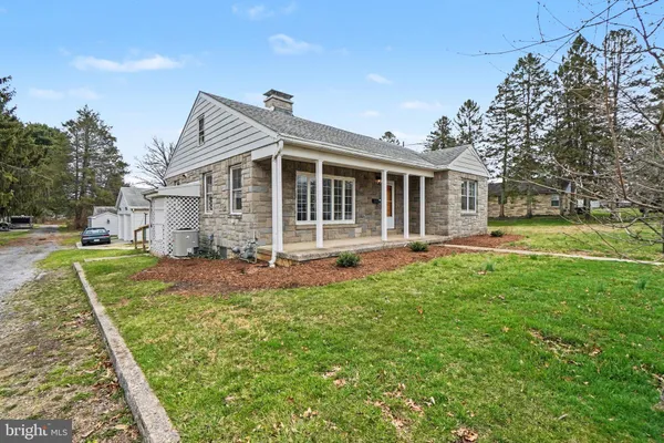 a view of a house with yard and tree s
