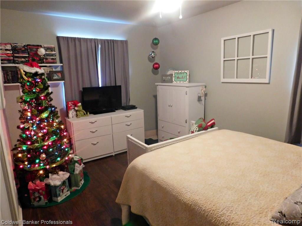 9660 Andersonville Road Clarkston, MI 48346 - Photo 34 of 53 bed2 1.JPG