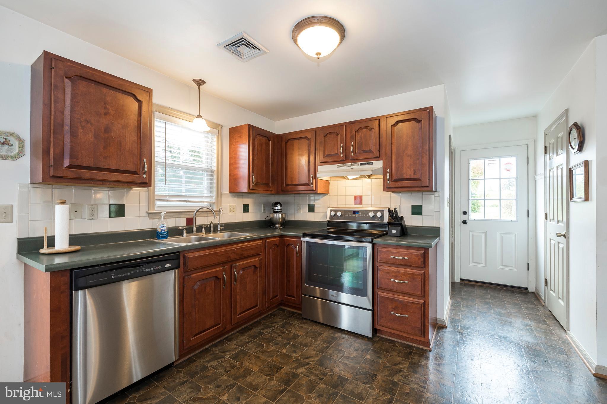 268 Hedge Road Elverson, PA 19520 - Photo 5 of 47 Gallery Image 5