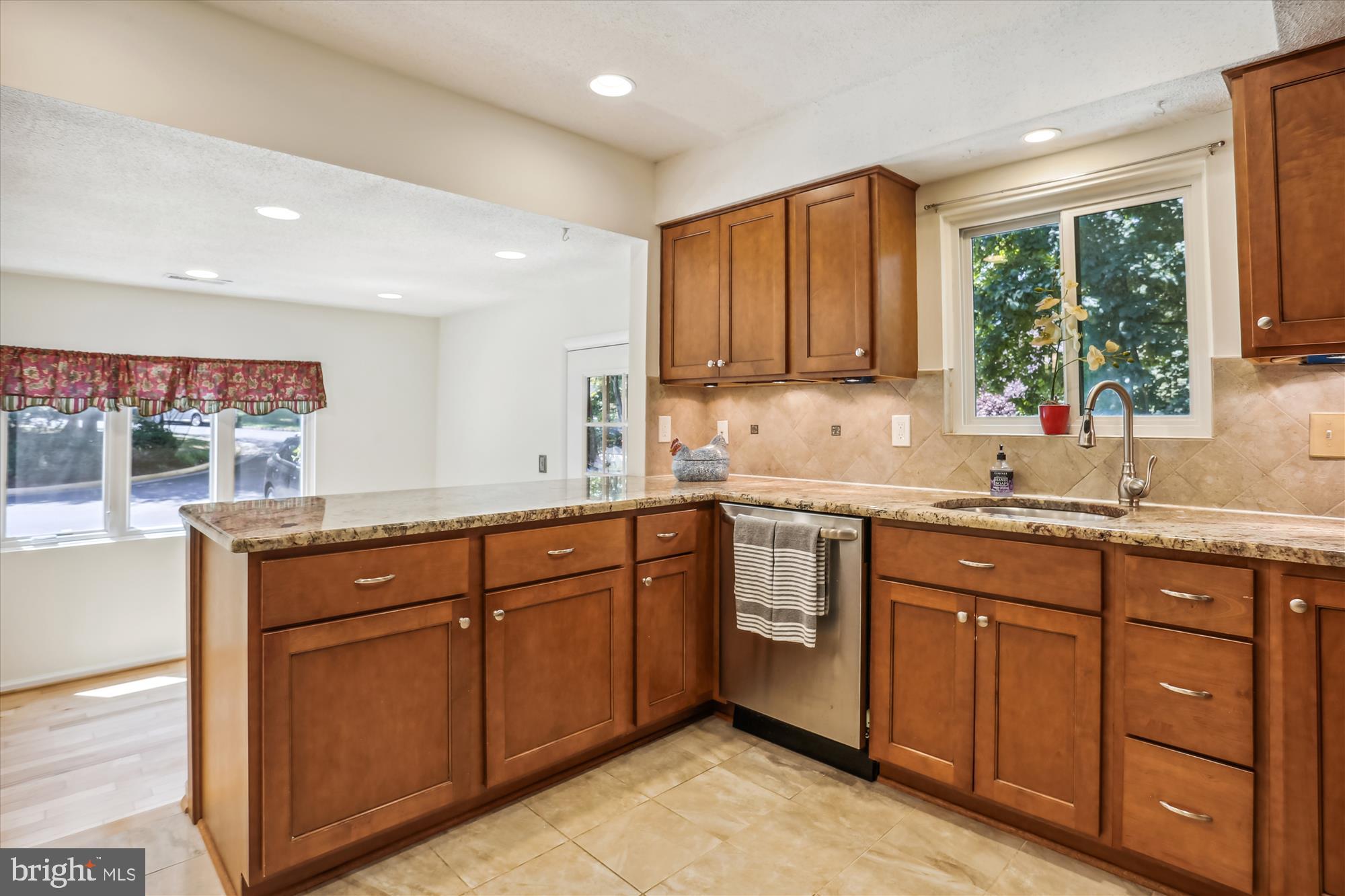 2301 Glade Bank Way Reston, VA 20191 - Photo 11 of 49 Kitchen
