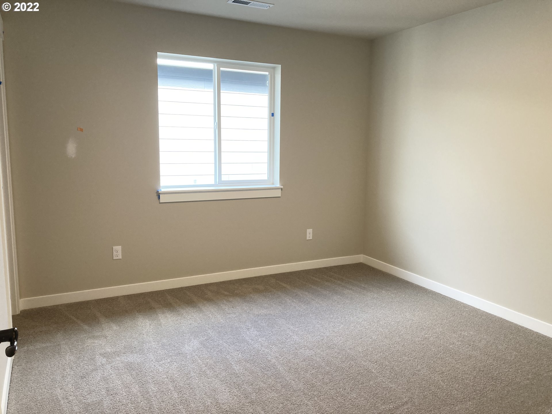 7281 South 13th Street Ridgefield, WA 98642 - Photo 8 of 13 an empty room with a window