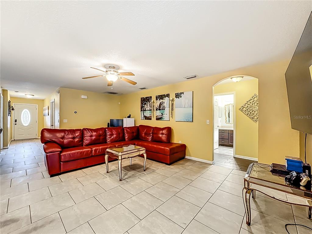 11112 Hidden Breeze Drive Wimauma, FL 33598 - Photo 14 of 41