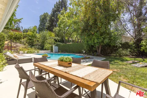 $1,595,000 | 5071 Shirley Avenue, Tarzana, CA 91356