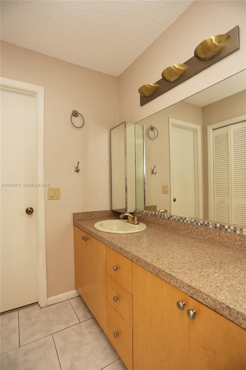 300 Racquet Club Road, Unit 104 Weston, FL 33326 - Photo 15 of 19