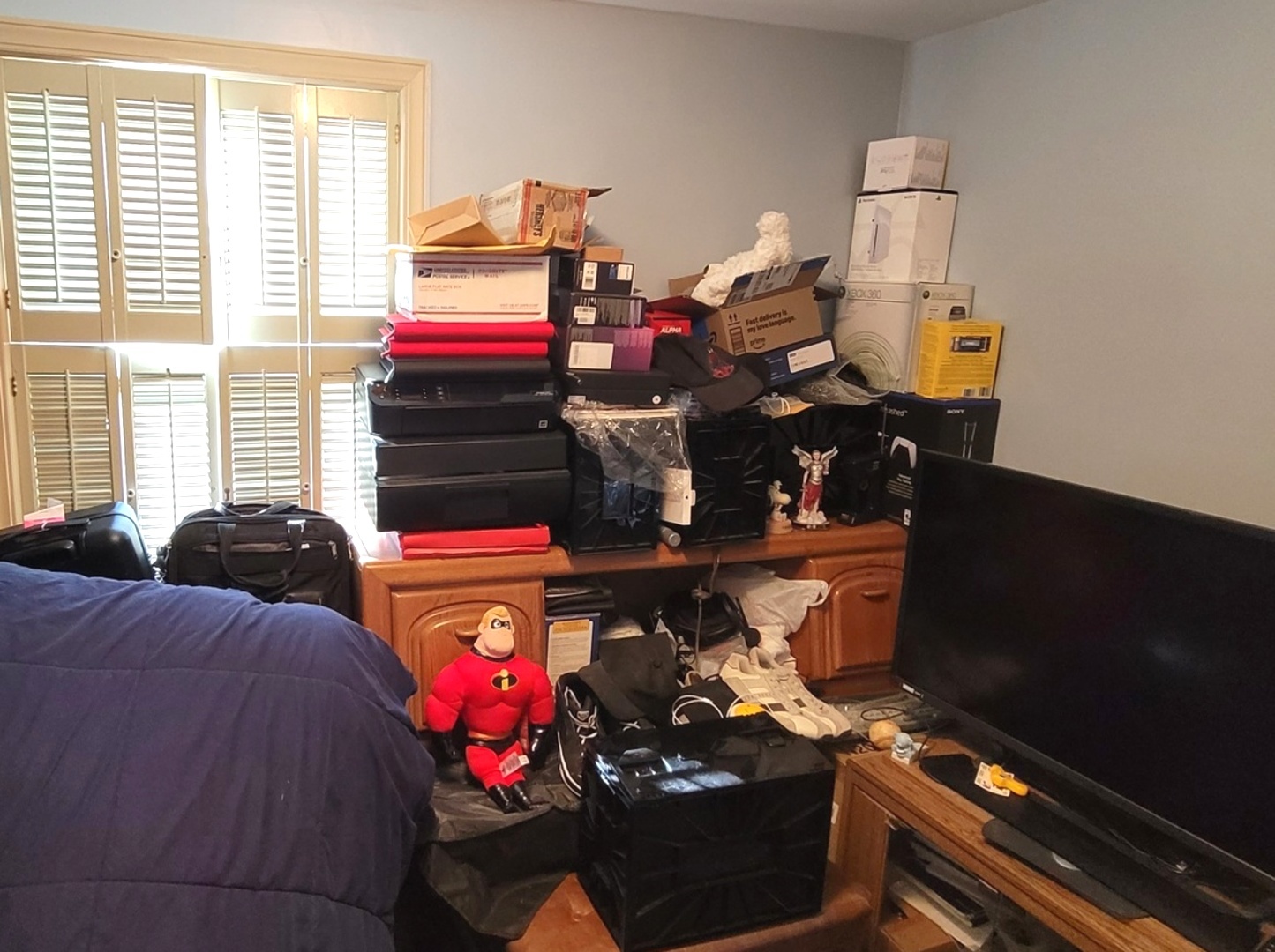 7432 West Gregory Street Chicago, IL 60656 - Photo 37 of 55 a living room with furniture and a floor to ceiling window