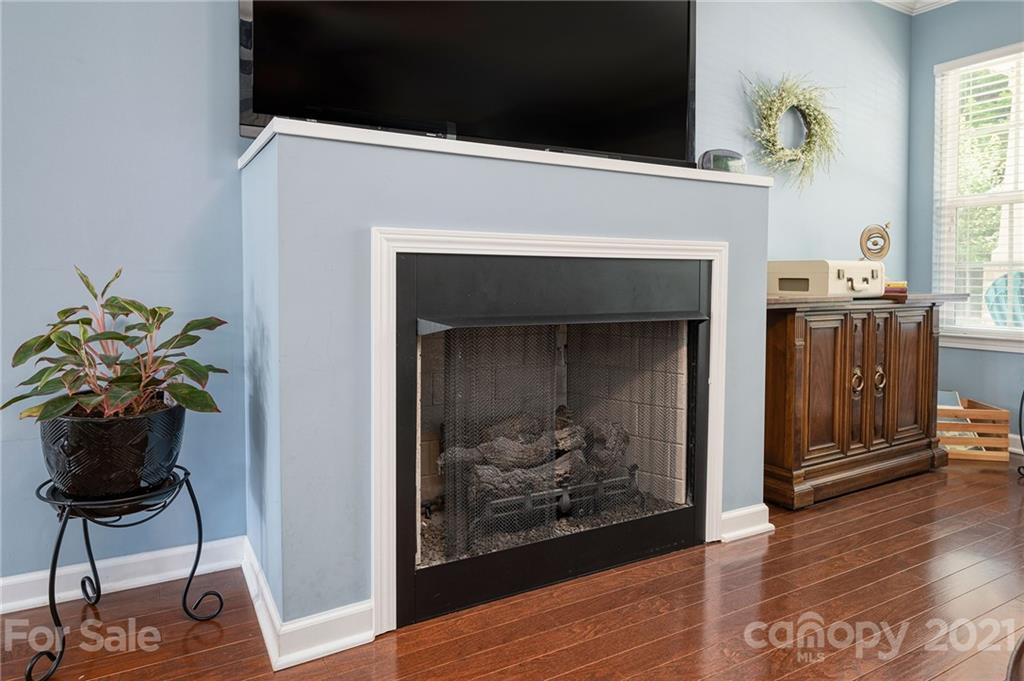 198 Alpine Ridge Drive Asheville, NC 28803 - Photo 4 of 24 a living room with a fireplace