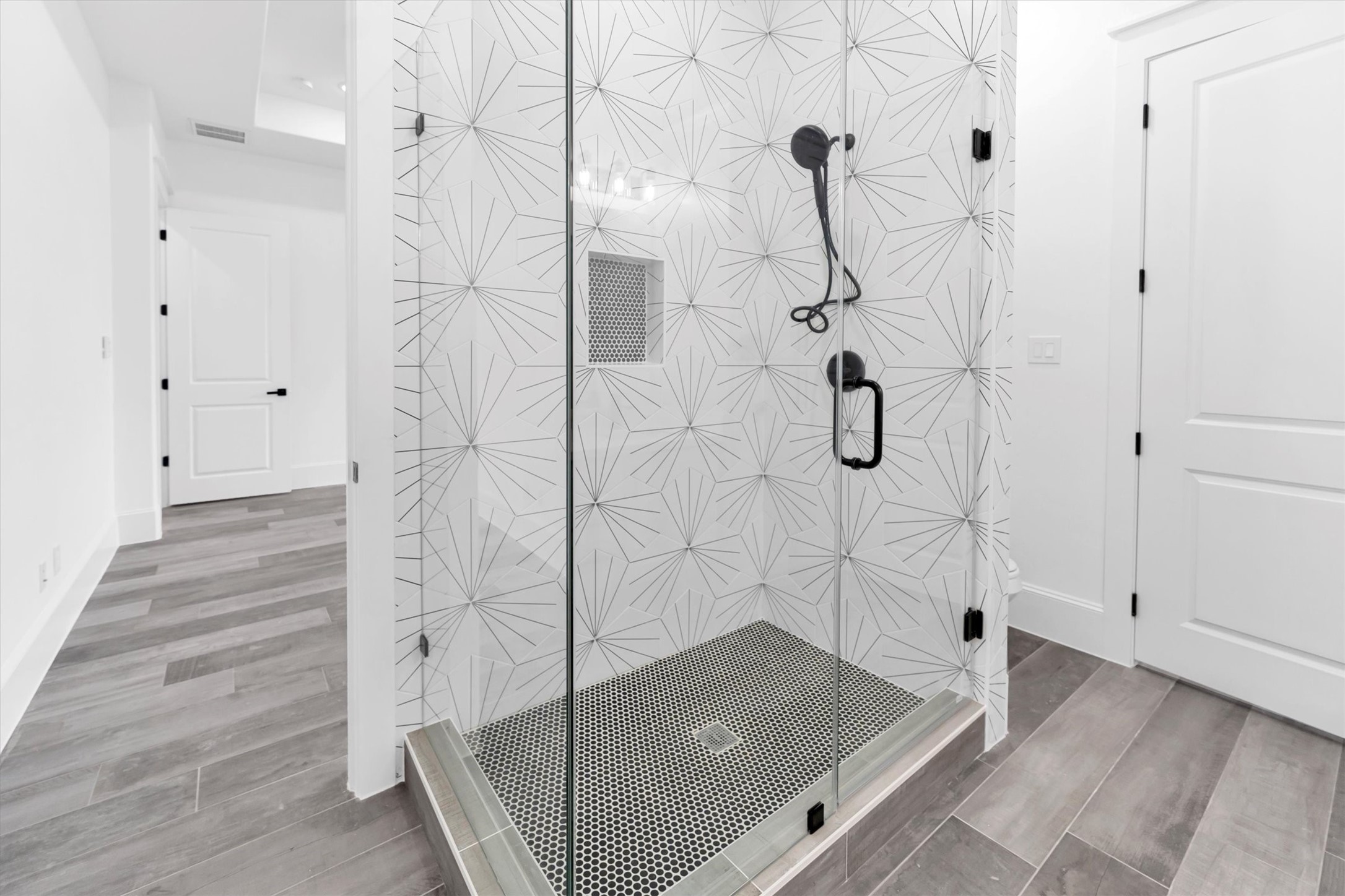 610 Sharon Street Prairie View, TX 77484 - Photo 29 of 42 a bathroom with a bath tub