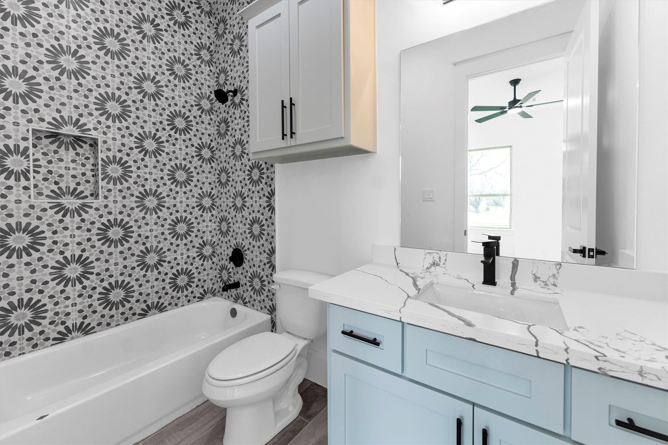 610 Sharon Street Prairie View, TX 77484 - Photo 39 of 42 a bathroom with a sink toilet vanity and bathtub