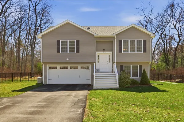 $600,000 | 90 Mockingbird Drive, Exeter, RI 02822