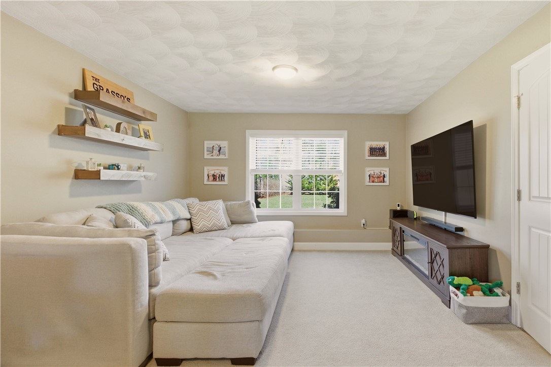 90 Mockingbird Drive Exeter, RI 02822 - Photo 23 of 40