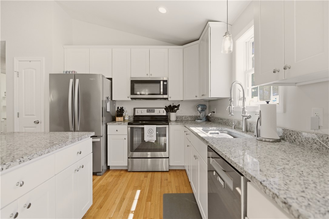 90 Mockingbird Drive Exeter, RI 02822 - Photo 7 of 40