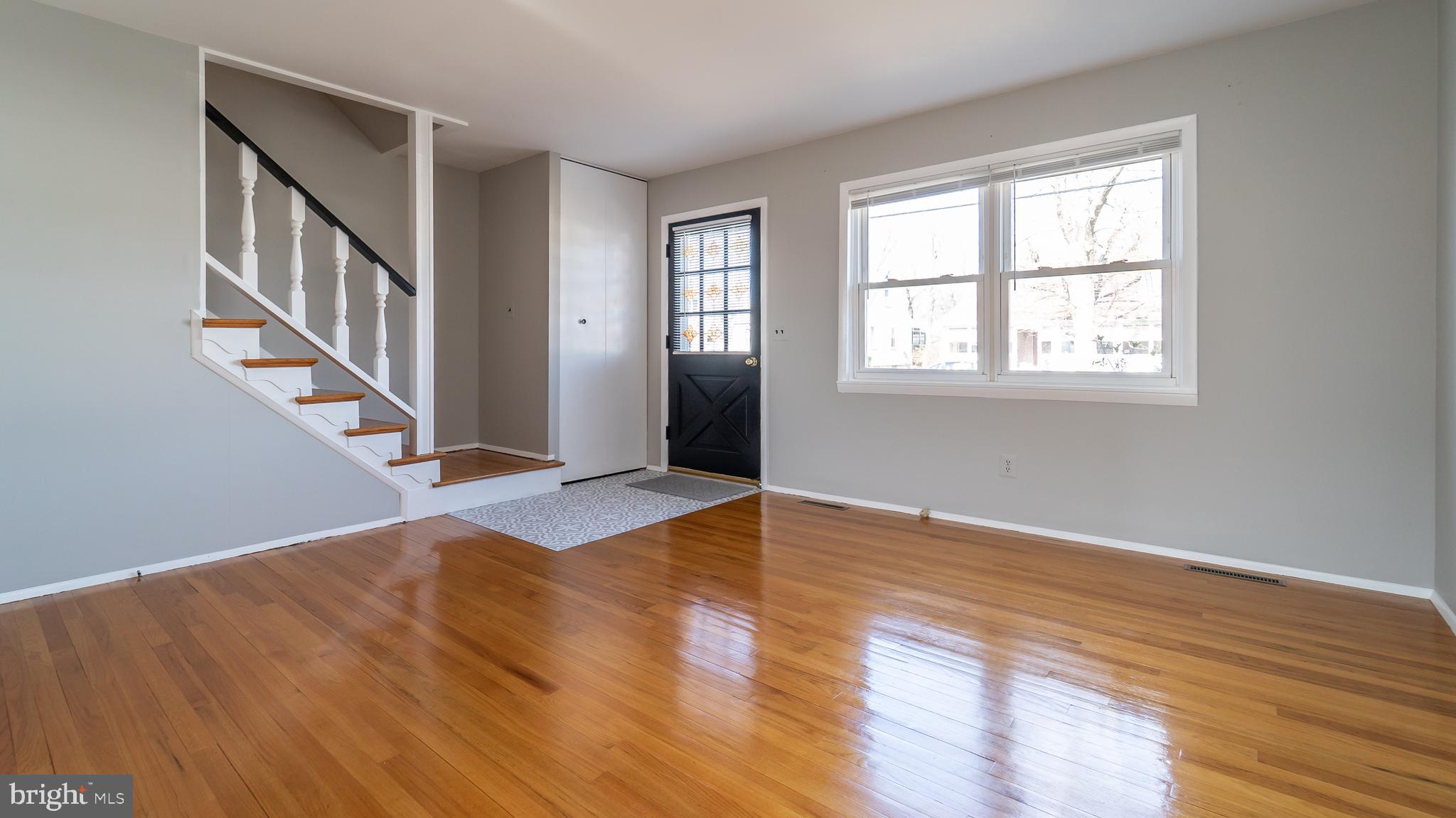 229 Wanda Road Pasadena, MD 21122 - Photo 3 of 26 Gallery Image 3