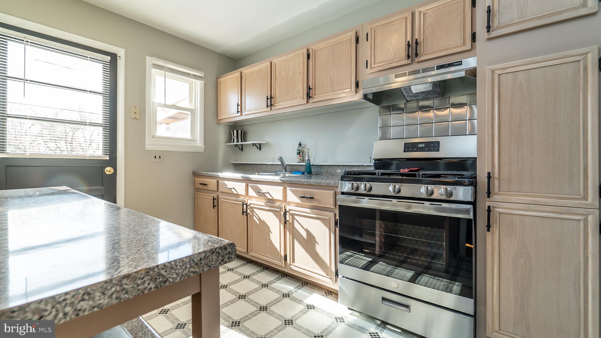 229 Wanda Road Pasadena, MD 21122 - Photo 7 of 26 Gallery Image 7