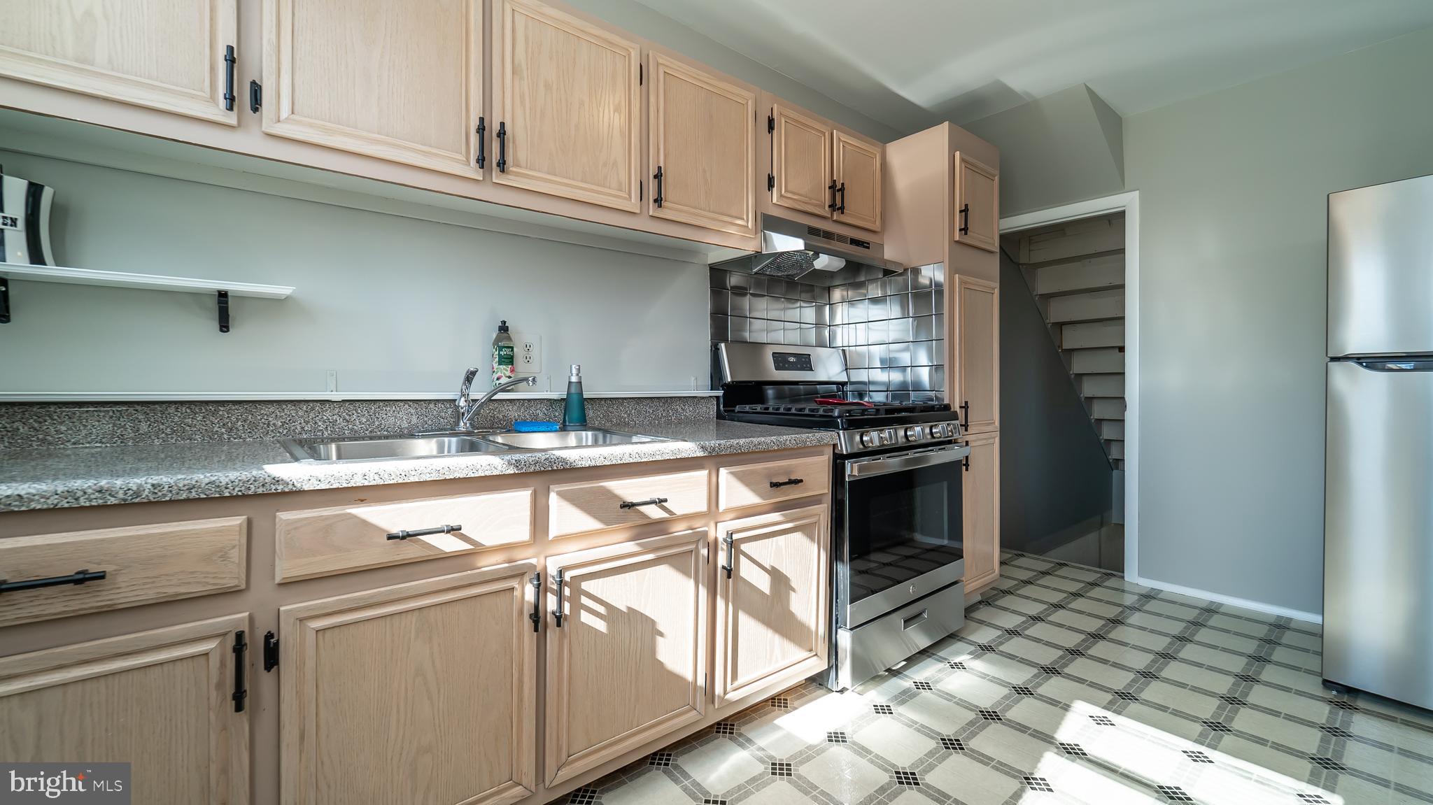 229 Wanda Road Pasadena, MD 21122 - Photo 8 of 26 Gallery Image 8