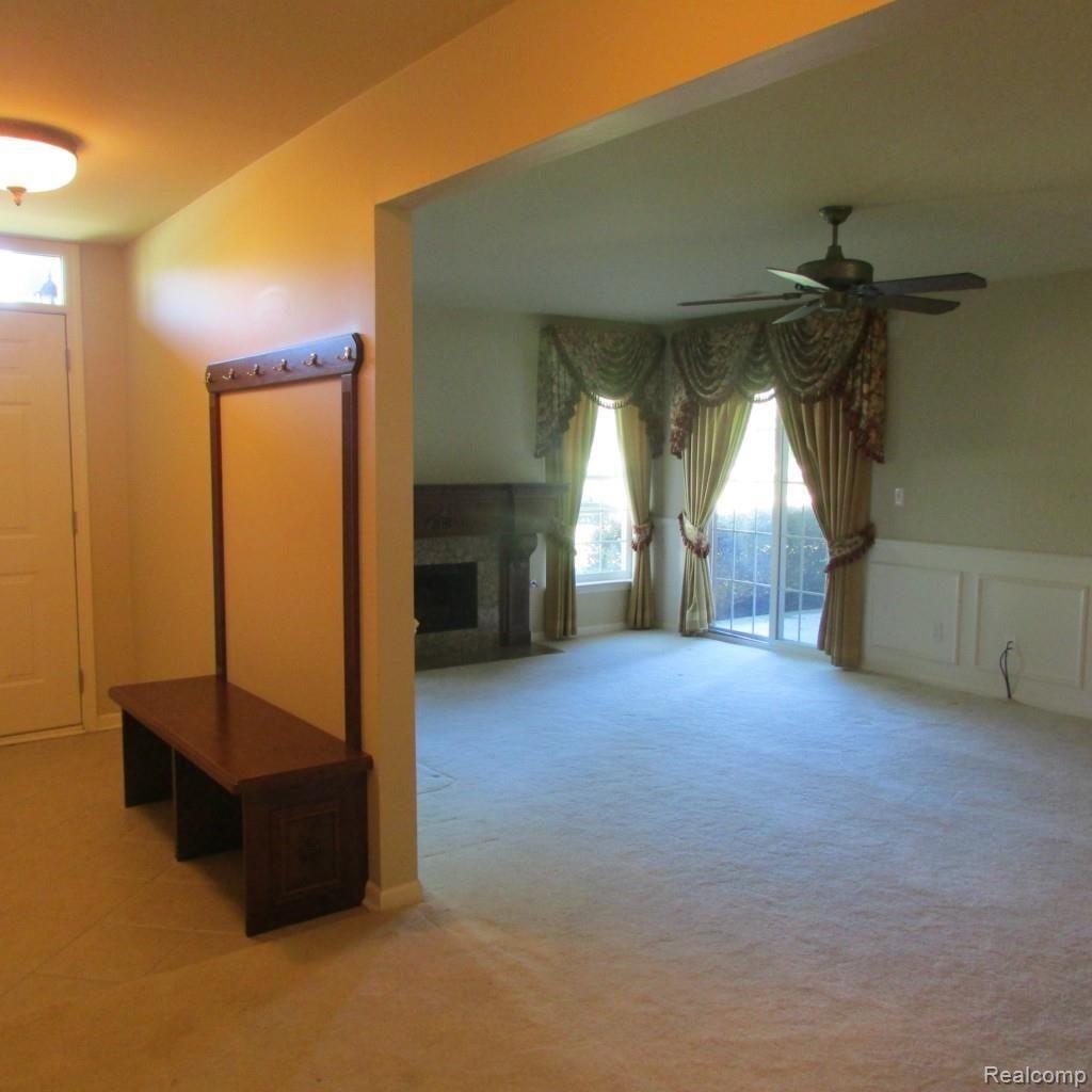 3655 Oakmonte Boulevard Rochester, MI 48306 - Photo 3 of 35 ENTRANCE FAMILY ROOM.jpg