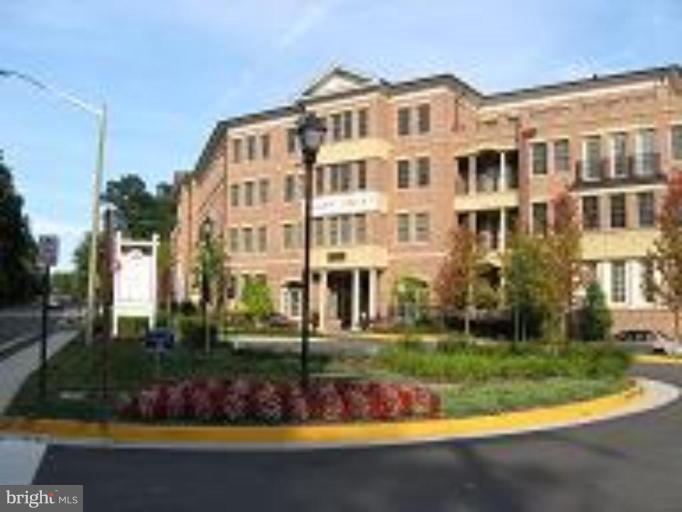 1781 Chain Bridge Road, Unit 301 McLean, VA 22102 - Photo 2 of 10 Exterior #2