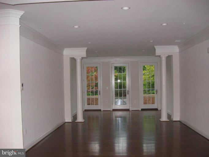 1781 Chain Bridge Road, Unit 301 McLean, VA 22102 - Photo 4 of 10 Living Room