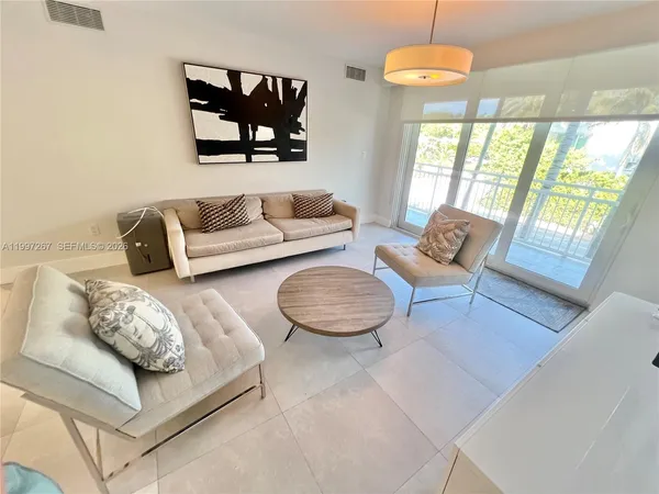 $3,700 | 7832 Collins Avenue, Unit 304, Miami Beach, FL 33141