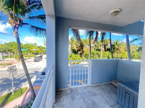 $3,700 | 7832 Collins Avenue, Unit 304, Miami Beach, FL 33141