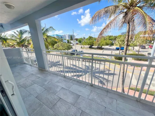 $3,700 | 7832 Collins Avenue, Unit 304, Miami Beach, FL 33141