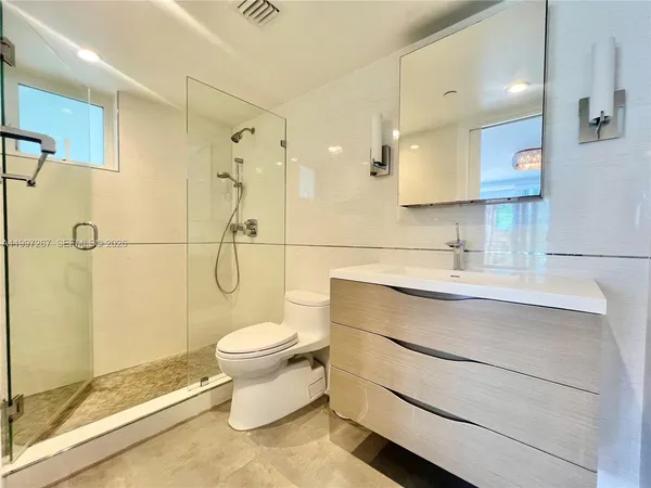 $3,700 | 7832 Collins Avenue, Unit 304, Miami Beach, FL 33141