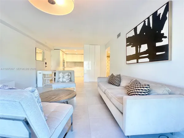 $3,700 | 7832 Collins Avenue, Unit 304, Miami Beach, FL 33141