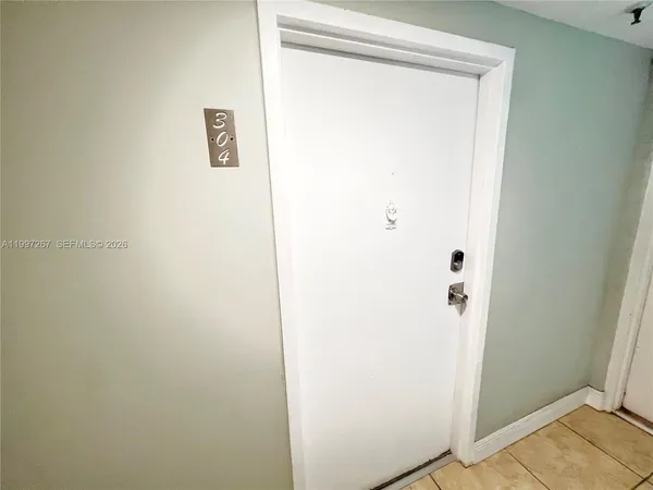 $3,700 | 7832 Collins Avenue, Unit 304, Miami Beach, FL 33141